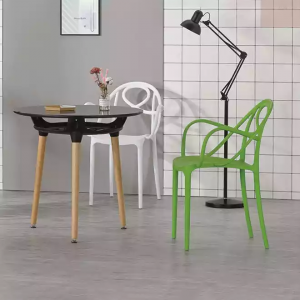 2019 Korkealaatuinen Nordic Light Luxury ruokapöydän tuoli Moderni Yksinkertainen ruokasalin tuoli pinottava muovituoli