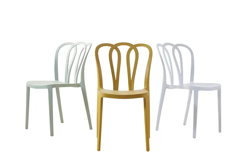 Izboljšajte svojo izkušnjo obedovanja s plastičnimi barskimi stolčki, ki jih je mogoče zložiti v kavarne in restavracije