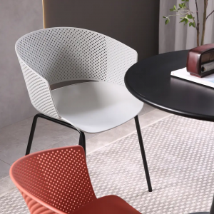 Plastic Shell Chair Combines Style And Function F832