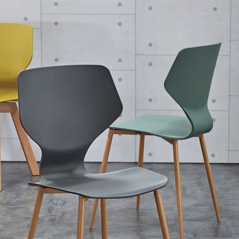Rehaussez le style de votre salle à manger avec notre sélection de chaises de salle à manger en métal