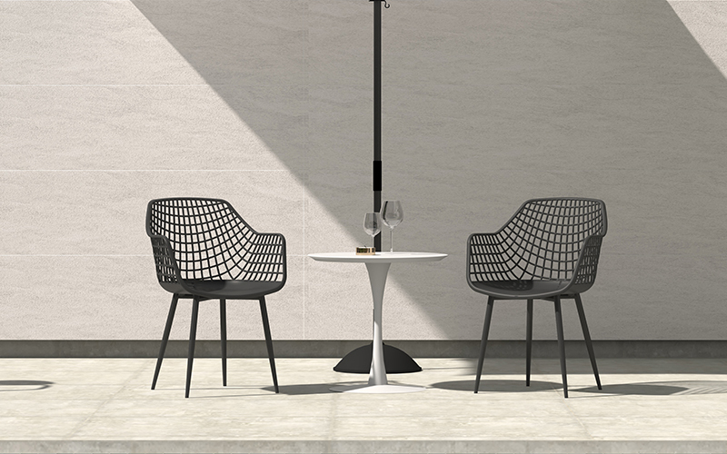 Plastični stoli – sodobna rešitev za udobno zunanje pohištvo